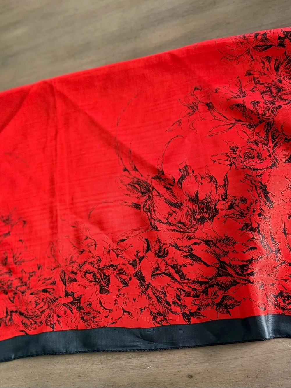 Gaemi Fashion Red Black Floral Rose Square Scarf 28” Gothic Romantic Shawl
